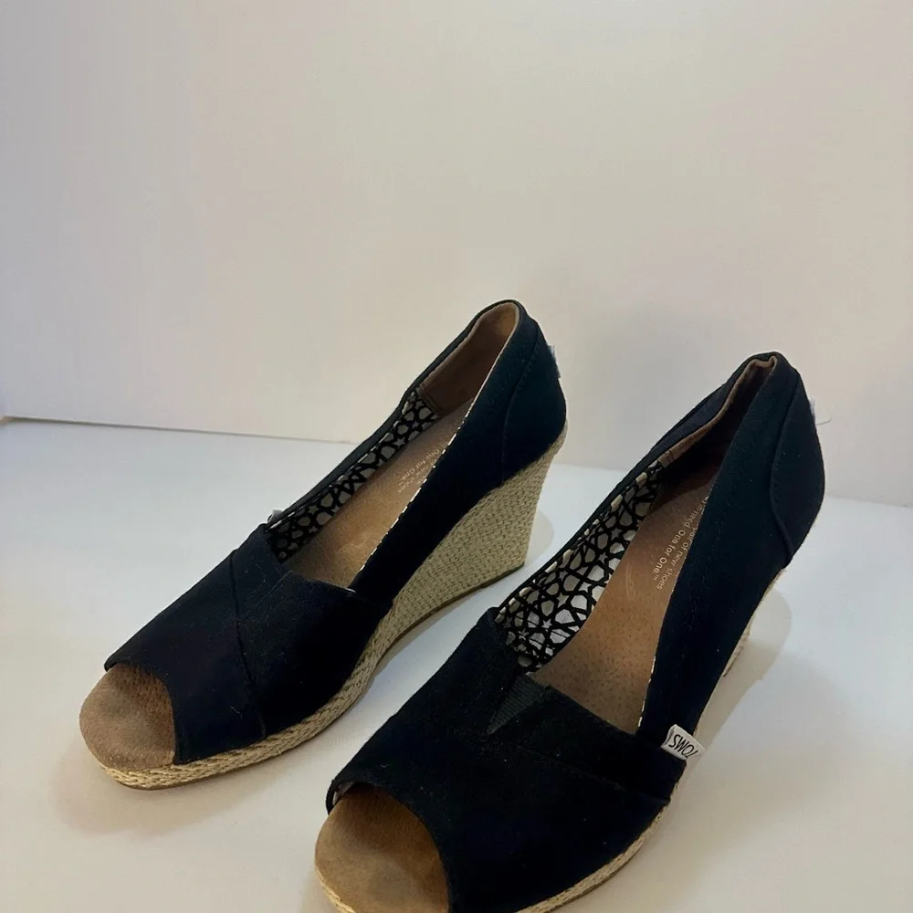 TOMS Women’s Black Canvas Peep Toe Wedge Sandals Espadrille Rope Wrap Platform 8